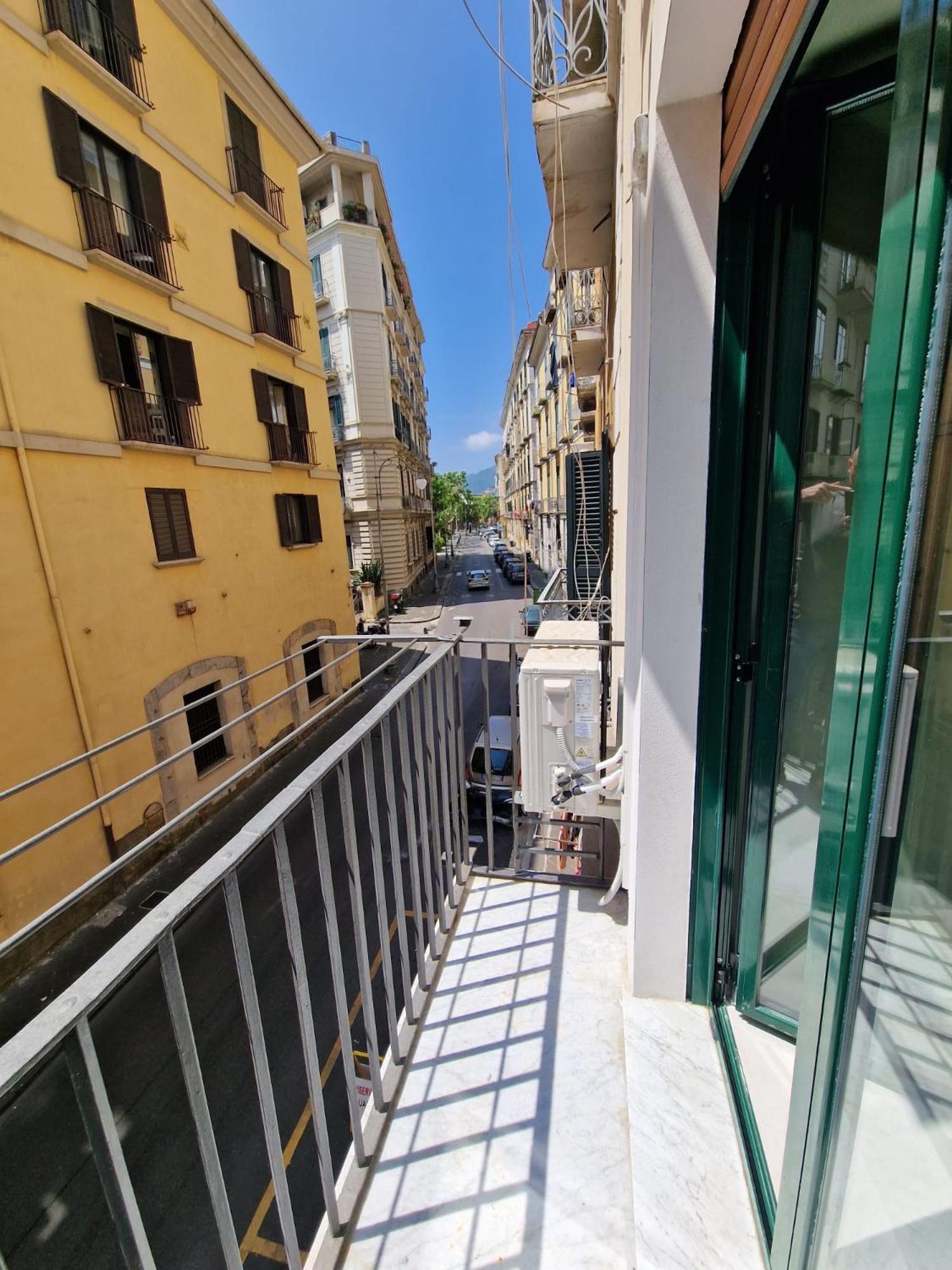 Alessia Holiday House 90Mq Salerno Centro Exterior foto